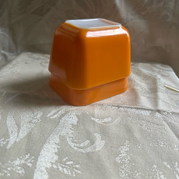 Pyrex Orange Pair of Vintage Pyrex dishes Pyrex Fridgies containers Pyrex EUC - Picture 10 of 11